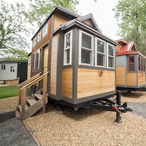 Exterior - Charming Couples’ Escape – The Rusty Aspen Tiny Home in Lyons, CO (Lyons)