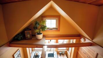 Fridge, stovetop, electric kettle, cookware/dishes/utensils