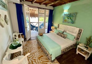 Habitació quàdruple Deluxe | Espai de treball apte per a portàtils 