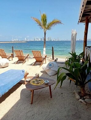 Beach nearby, white sand, beach bar - Mira Mira Beach (Cartagena)