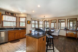 Fridge, microwave, oven, stovetop - Misty Lake - Hot Tub+Lake Access+Games+MORE! (Knoxville)