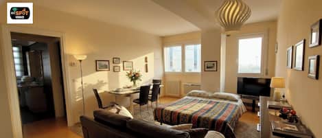 1 bedroom, in-room safe, desk, iron/ironing board