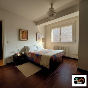 1 bedroom, in-room safe, desk, iron/ironing board