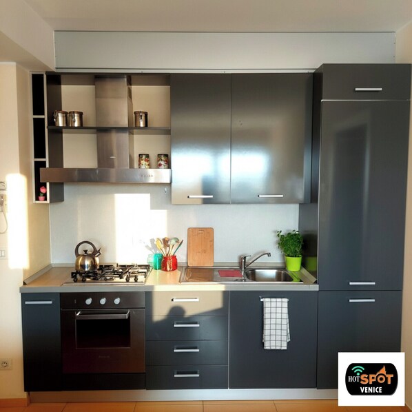 Kühlschrank, Ofen, Herdplatte