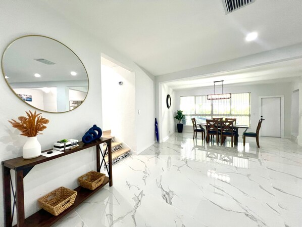 Interior - Modern comforts in a prime location.Escape to a cozy and peaceful retreat. (North Miami)