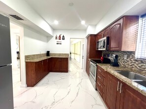 Fridge, microwave, oven, stovetop - Modern comforts in a prime location.Escape to a cozy and peaceful retreat. (North Miami)