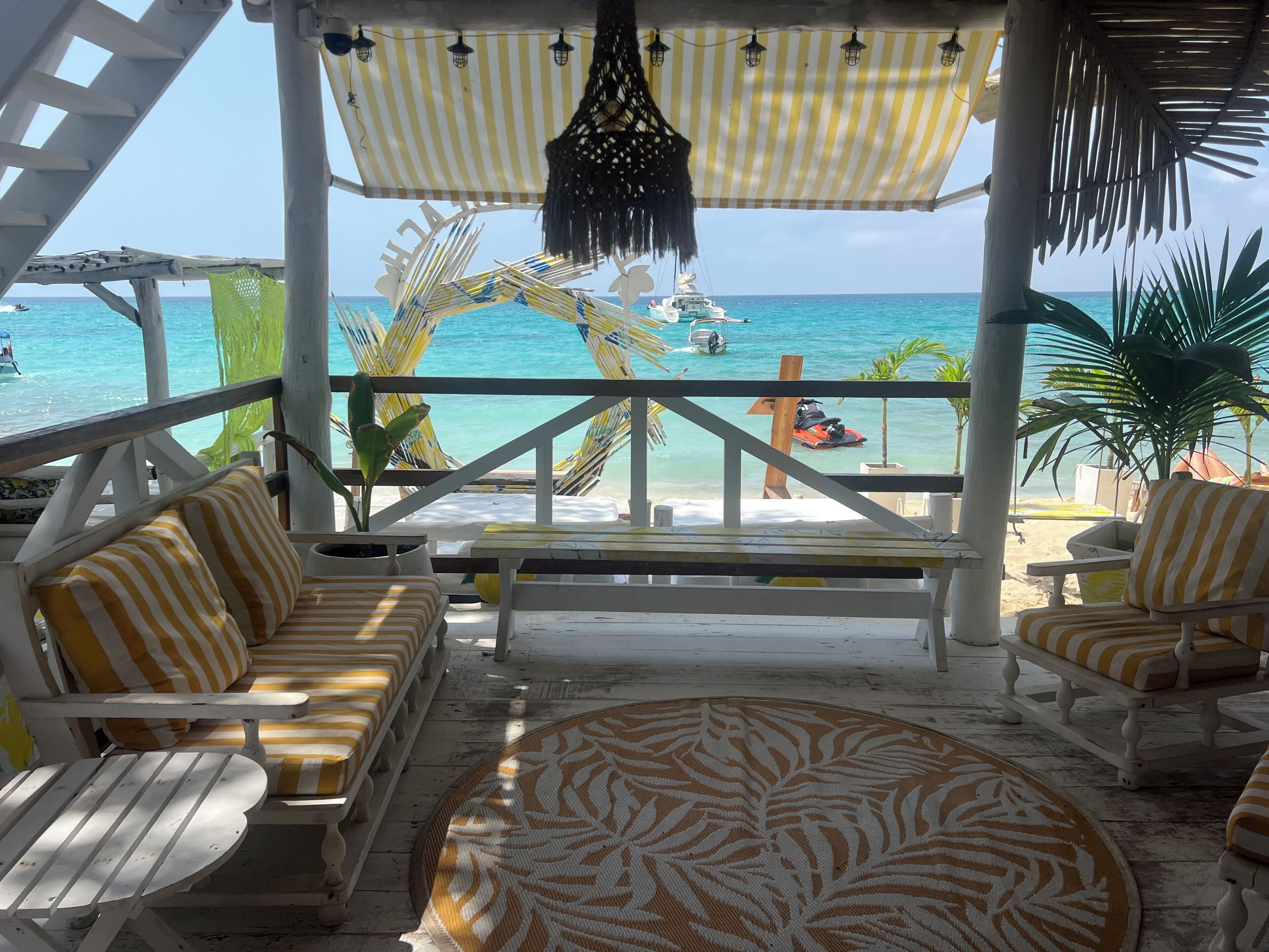 Exclusive Cabin, Multiple Bedrooms, Ensuite, Ocean View | Living area