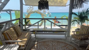 Exclusive Cabin, Multiple Bedrooms, Ensuite, Ocean View | Living area