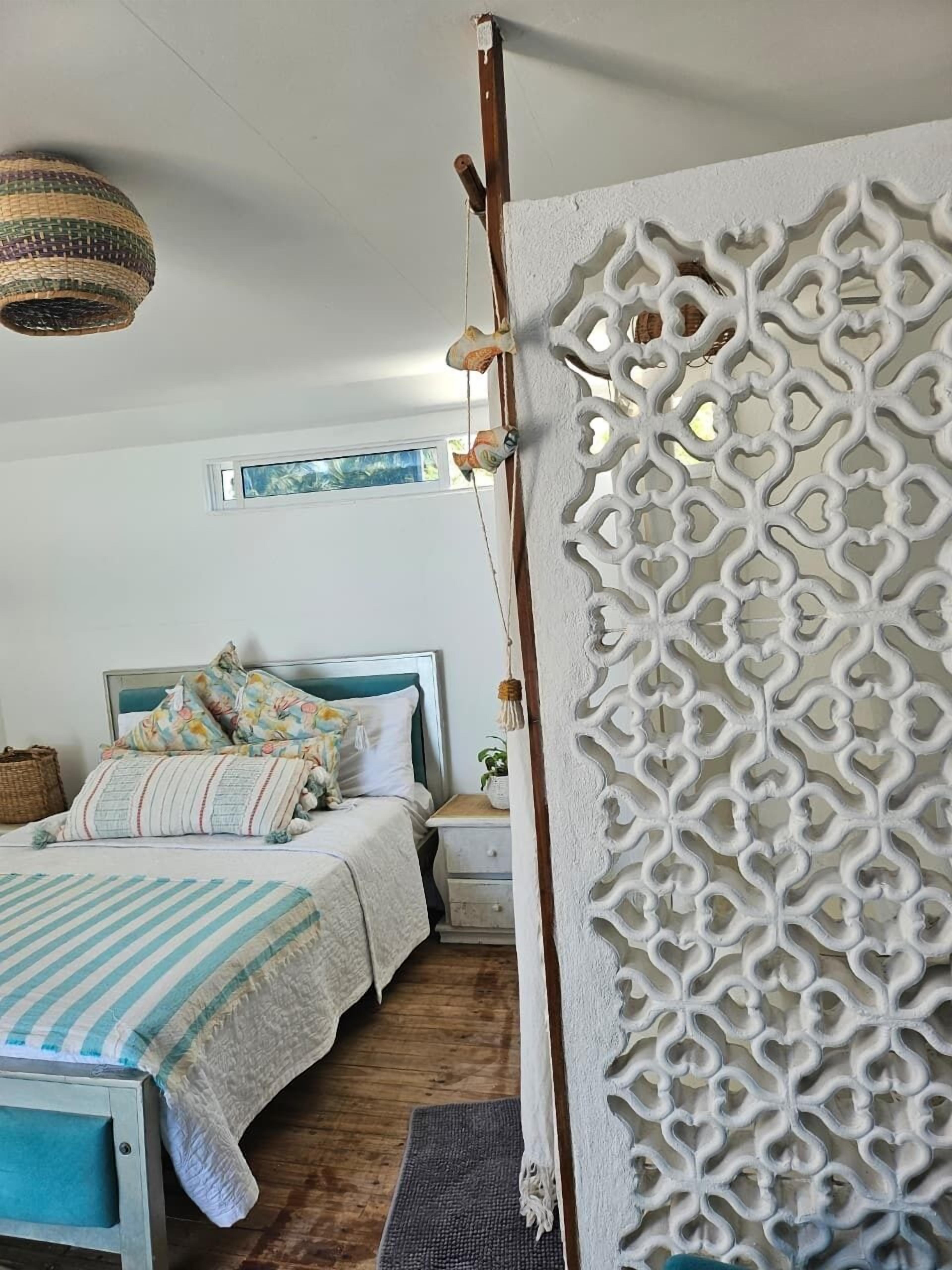 Habitación doble Deluxe, 1 cama matrimonial, vista a la playa | Ropa de cama de alta calidad y decoración personalizada 