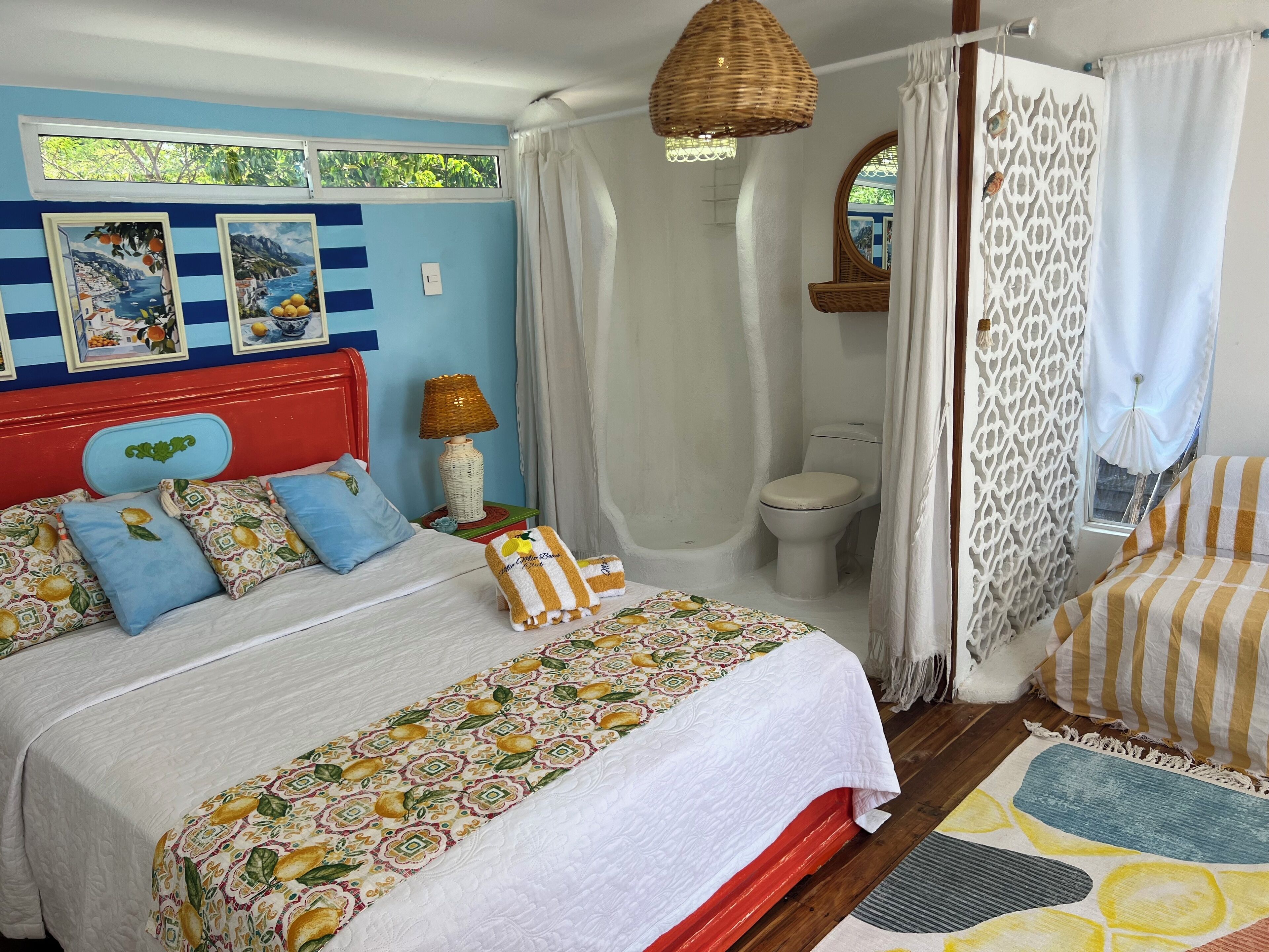 Habitación Deluxe, 1 cama matrimonial, vista a la playa | Ropa de cama de alta calidad y decoración personalizada 