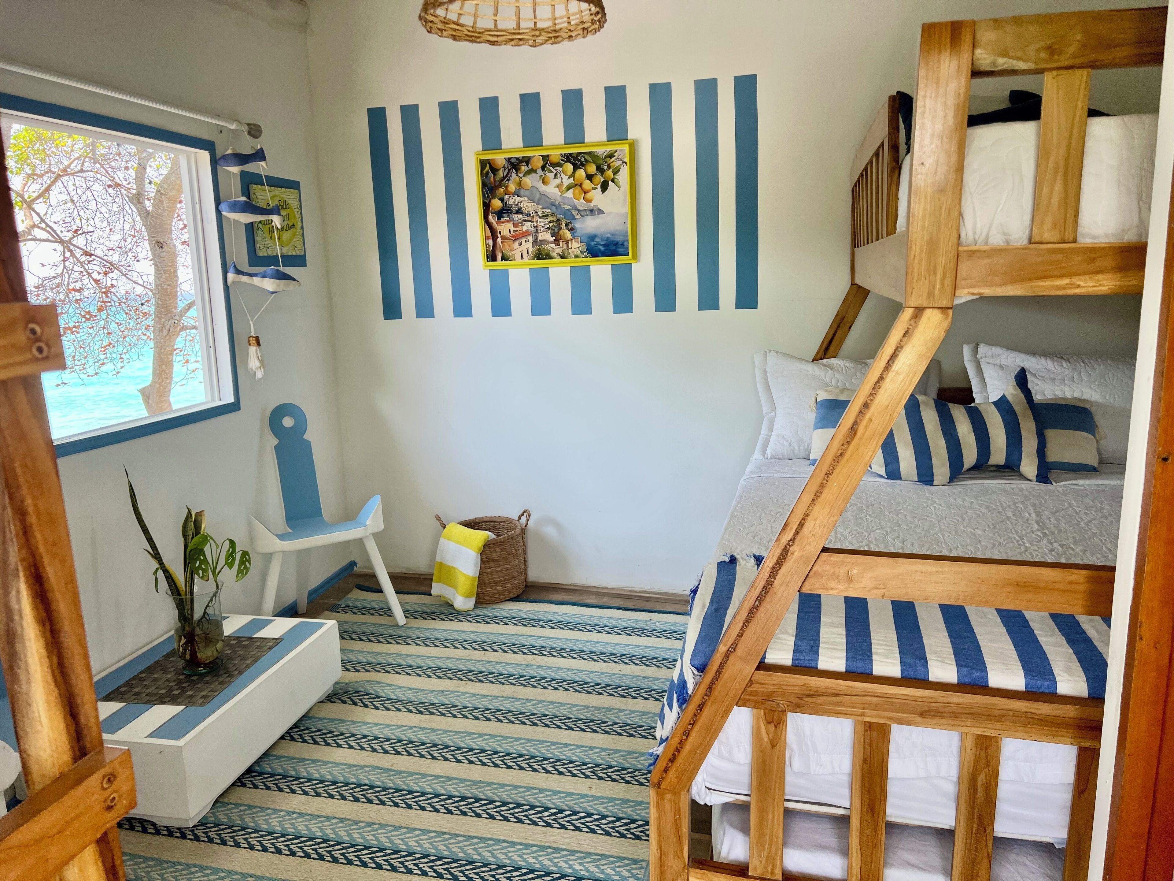 Habitación cuádruple familiar, 1 habitación | Ropa de cama de alta calidad y decoración personalizada 