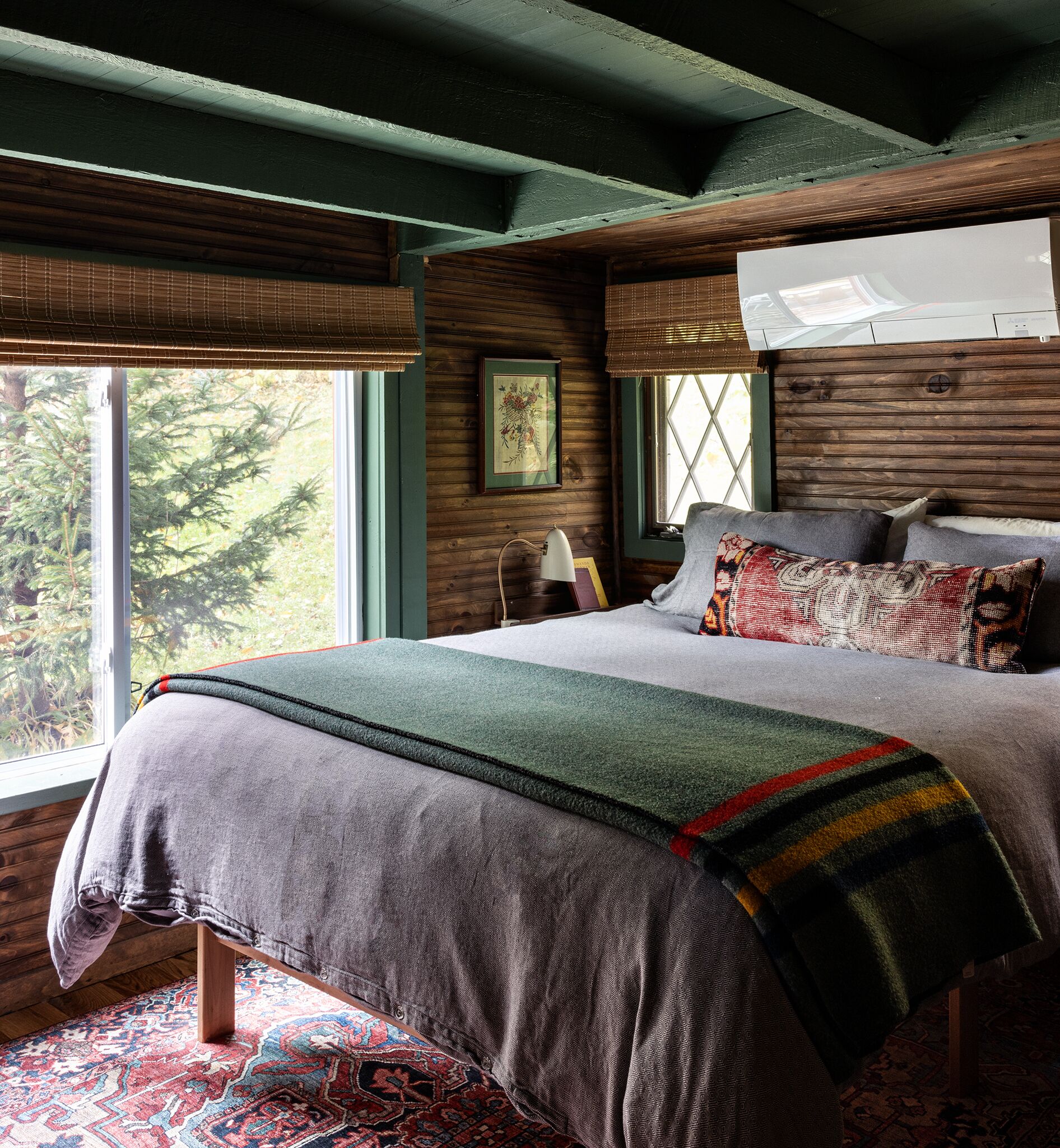 3 bedrooms, desk, WiFi, bed sheets