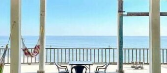 Cozy beachfront studio at heart of Puerto de La Libertad