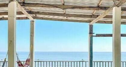 Cozy beachfront studio at heart of Puerto de La Libertad