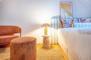 Desk, internet, bed sheets