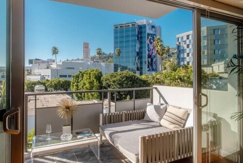 The Sunset Blvd luxury high-rise, 180 city views