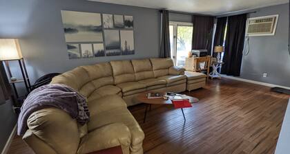The Moorhead Place 2. Dog friendly, warm home near colleges and medical centers