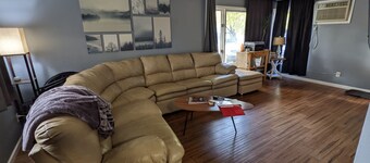 The Moorhead Place 2. Dog friendly, warm home near colleges and medical centers