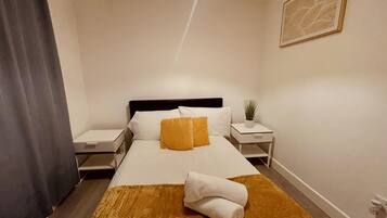 2 bedrooms, iron/ironing board, free WiFi, bed sheets
