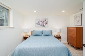 1 habitación, caja de seguridad en la habitación y escritorio