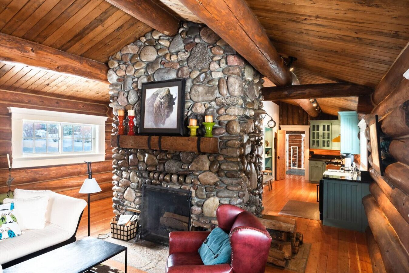 Fernseher, Kamin, Tischfußball, Tischtennisplatte