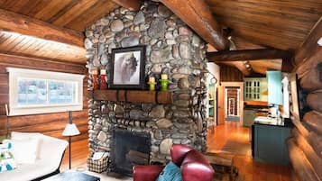 TV, fireplace, foosball, table tennis