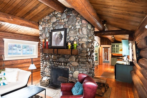 Charming, Rustic Cabin on River on a Working Wyoming Ranch