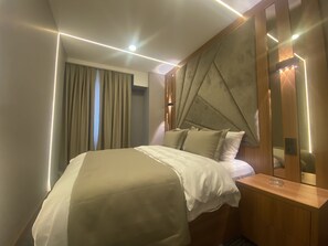 Desk, soundproofing, free WiFi - Beşiktaş Vip İnn Hotel & Suites (Istanbul)