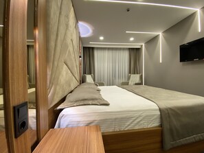 Business Studio | Desk, soundproofing, free WiFi - Beşiktaş Vip İnn Hotel & Suites (Istanbul)