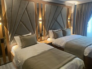 Desk, soundproofing, free WiFi - Beşiktaş Vip İnn Hotel & Suites (Istanbul)
