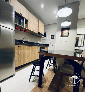City Apartment, Balcony, Mountainside | Private kitchen - Apartamento Novo Loft One Centro Gramado (Gramado)