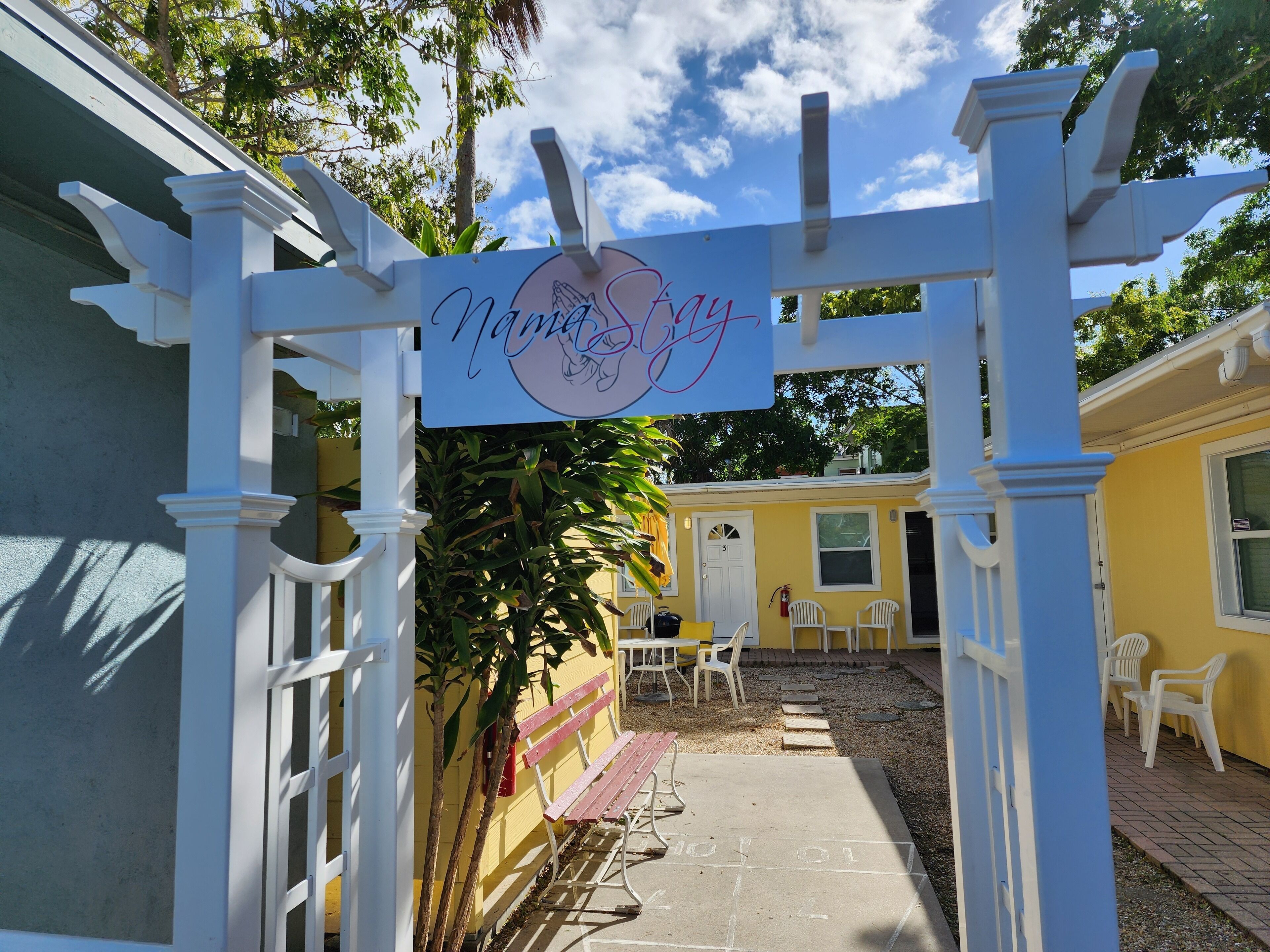 Delightful 3 + bedroom, 2 full bath Beach House steps to Treasure Island Beach!