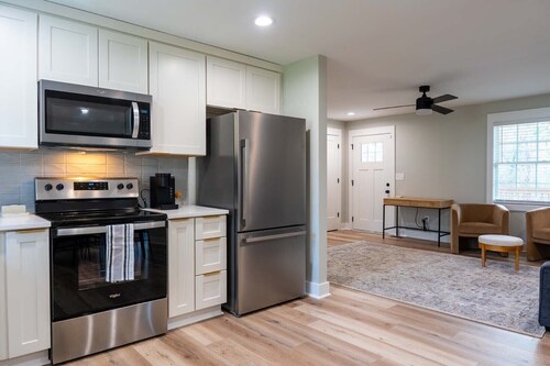 Urban Oasis w/ King Bed – 3 BR Near Duke & DT