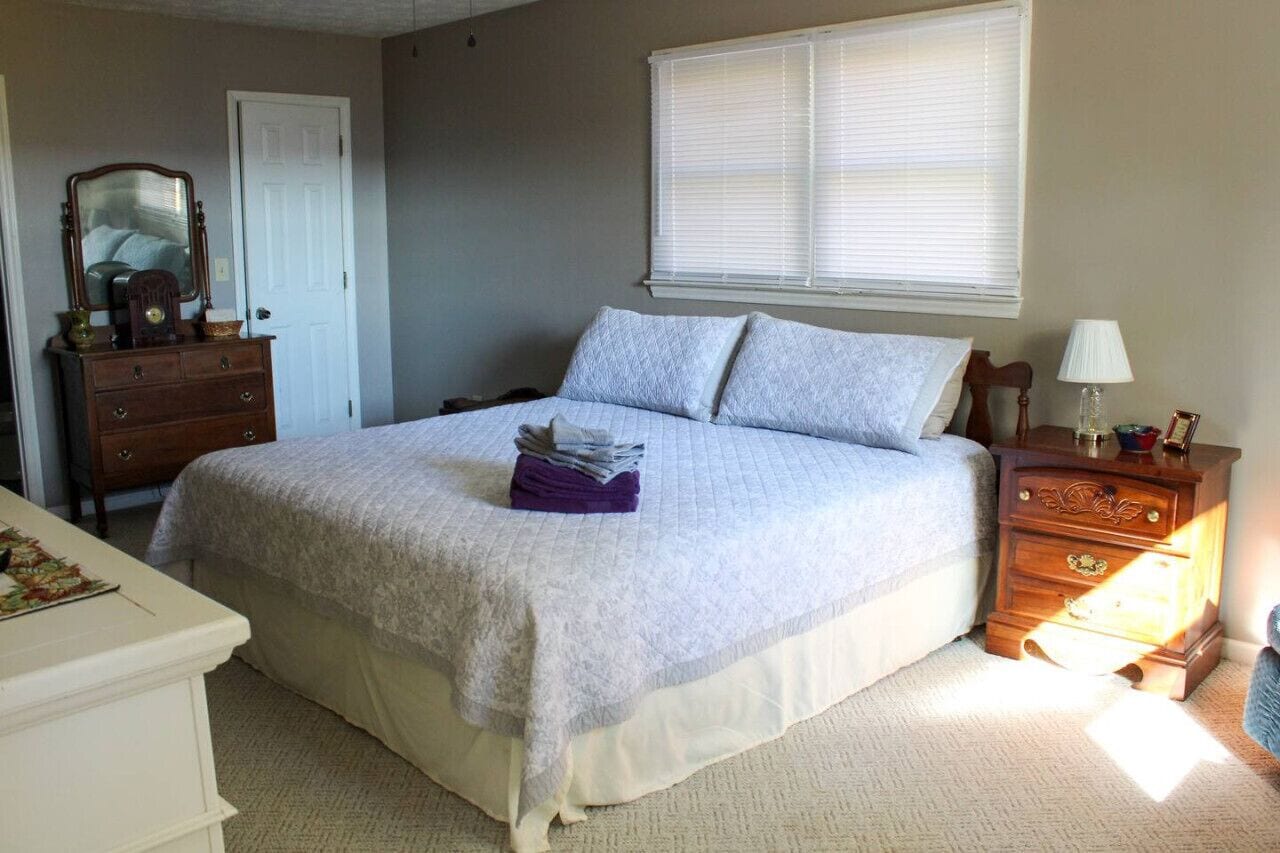 3 bedrooms, iron/ironing board, WiFi, bed sheets