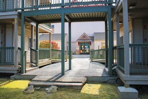 Property grounds - Mountaintop 1/Br - Views, Ski Rental & Amenities (Beech Mountain)