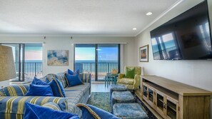 Smart TV - GULF BEACH Directly in Front w/ Heated Pool, FREE WiFi & Trolley, Great Sunsets! (Holmes Beach)