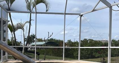 Ellie’s Landing 3 – Cozy Lanai Retreat w/ Heated Pool