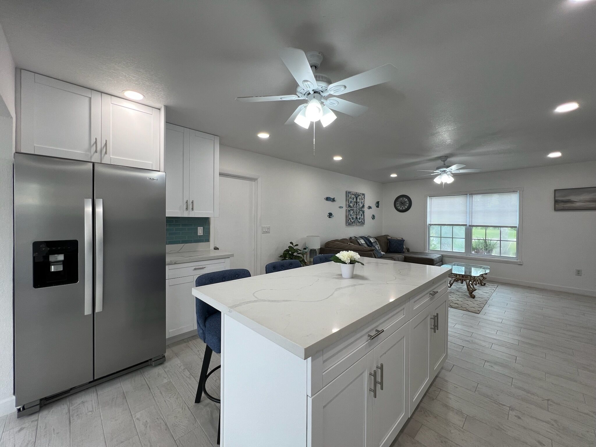 ثلاجة، ميكروويف، فرن، موقد طهي مسطح