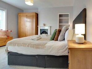 3 bedrooms, iron/ironing board, travel cot, free WiFi - Pass the Keys | Centrally located Victorian terrace Free parking (Cambridge)