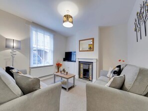 Smart TV, DVD player - Pass the Keys | Modern and Spacious Terrace in Central Cambridge (Cambridge)