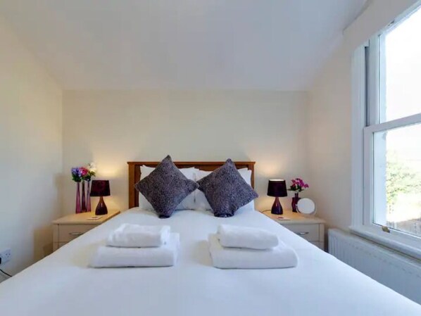 3 bedrooms, iron/ironing board, travel crib, free WiFi - Pass the Keys | Modern and Spacious Terrace in Central Cambridge (Cambridge)