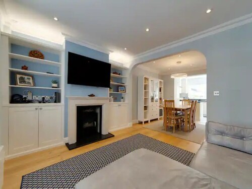 Pass the Keys | Centrally located modern and spacious 3 Bed terrace