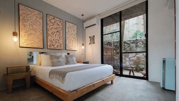 Double Room | Down comforters, in-room safe, individually decorated