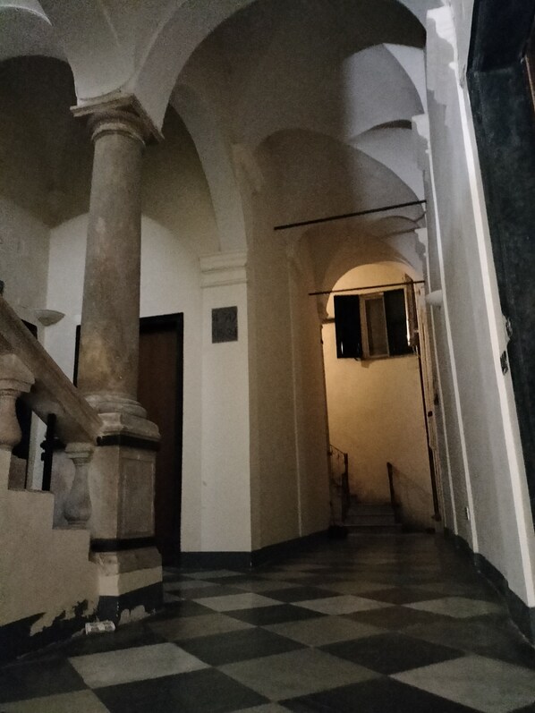 Interior - HISTORIC CENTER, ANCIENT PORT, AQUARIUM, CATHEDRAL, WALKING TO THE WHOLE CITY. (Genova)