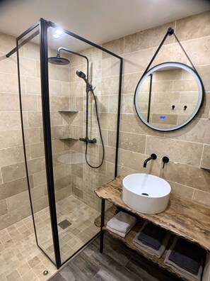 Eco-friendly toiletries, hair dryer, towels - Eco-Appart'hôtel Rouen / SLT (Rouen)