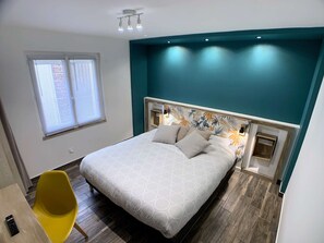 2 bedrooms, desk, soundproofing, iron/ironing board