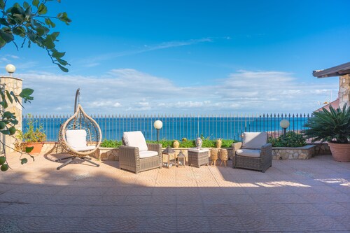 Gorgeous Villa with outbuilding for a relaxing vacation