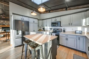 Fridge, microwave, stovetop, dishwasher - Lake Arbutus Escape! Dock, Fire Pit & Game Room (Neillsville)