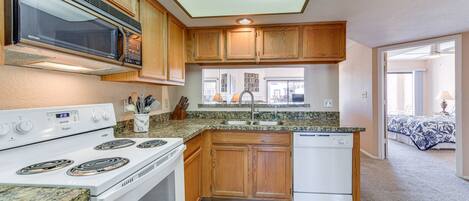 Fridge, microwave, stovetop, dishwasher