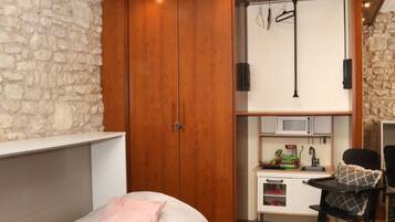 5 camere, una scrivania, ferro/asse da stiro, culla da viaggio